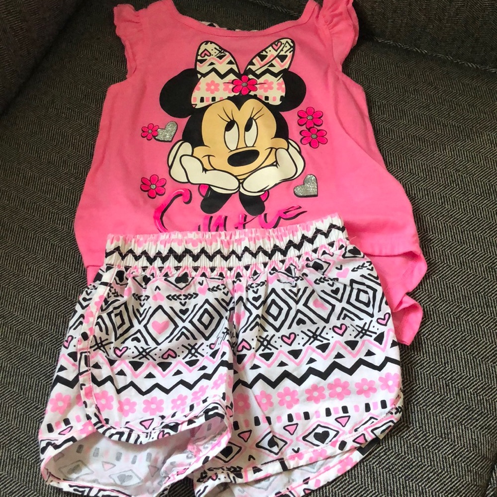 Minnie Mouse super cute top and shorts, size 4.